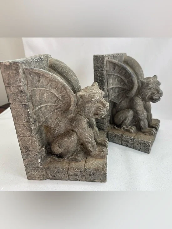Set of 2- stoneware gargoyle bookends - Picture 3 of 6